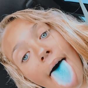 Meet your Posher, Ava